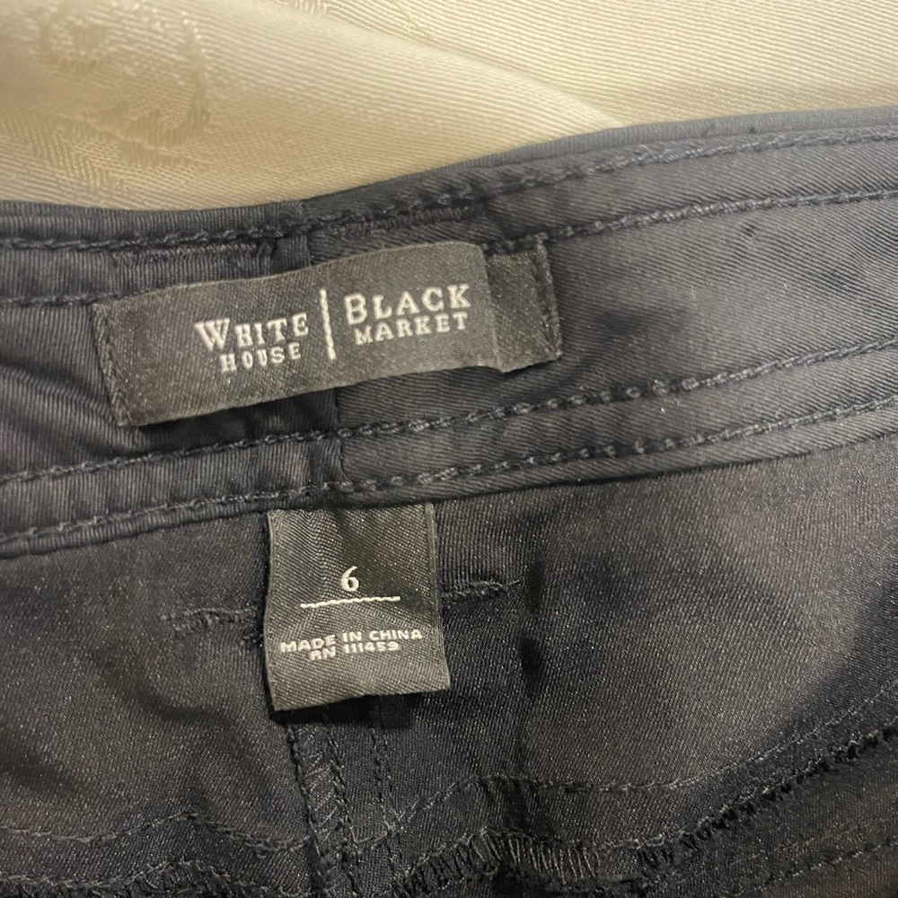 SOLD. White House Black Market (WHBM). Pants/Capris. LIKE NEW. SZ 6. - Picture 4 of 6